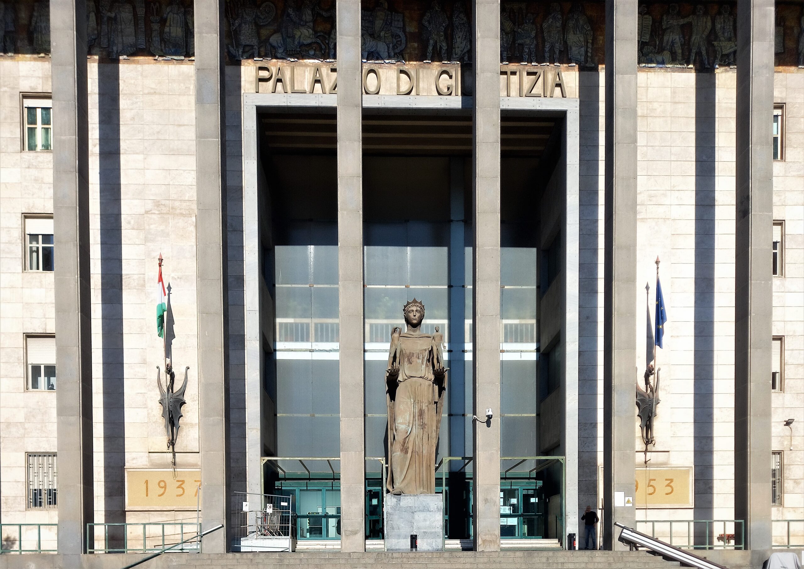 palazzo di giustizia catania visionaria piazza giovanni verga il parco ritrovato sicily needs love